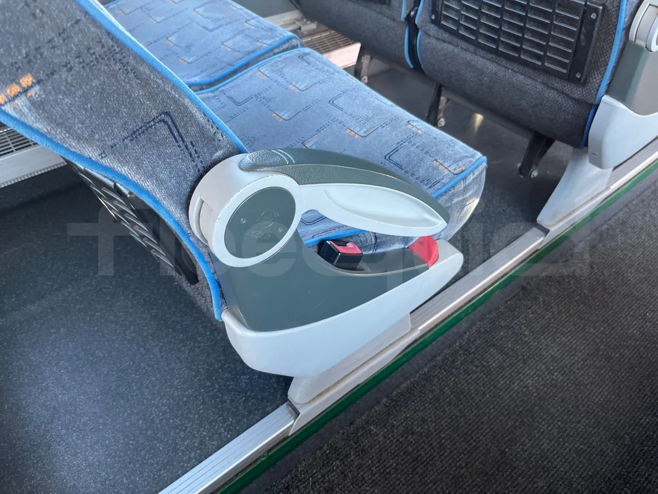 Irizar Scania K380EB - EUR4 - 279kW - 12m - armrest detail photo