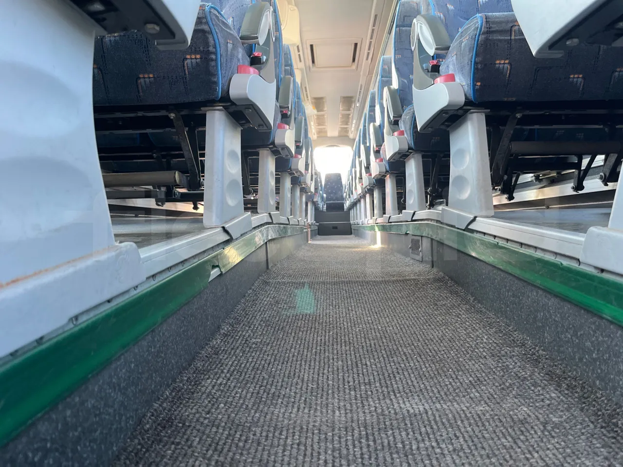 Irizar Scania K380EB - EUR4 - 279kW - 12m - seat brackets photo