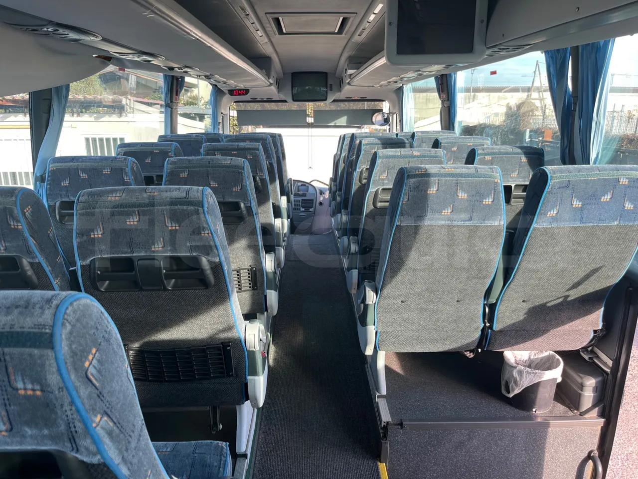 Irizar Scania K380EB - EUR4 - 279kW - 12m - forward view middle aisle