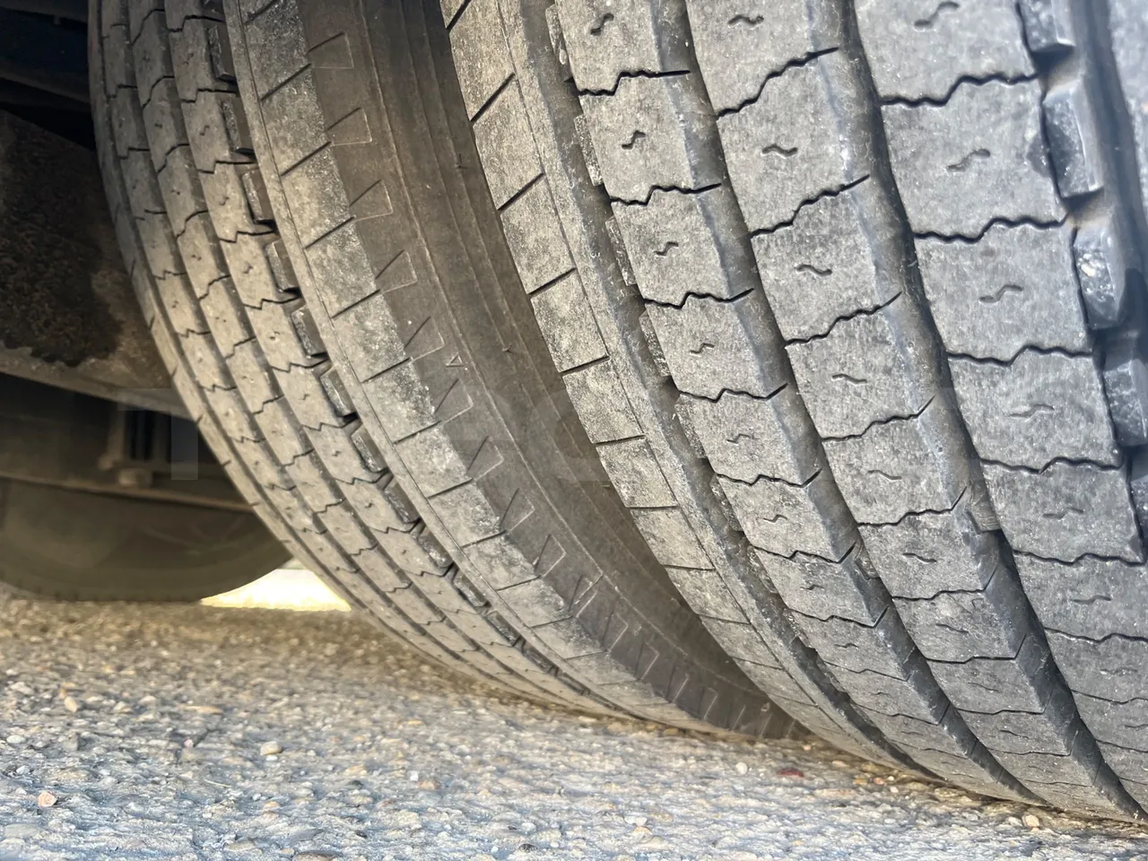 Irizar Scania K380EB - EUR4 - 279kW - 12m - tread condition front tires left