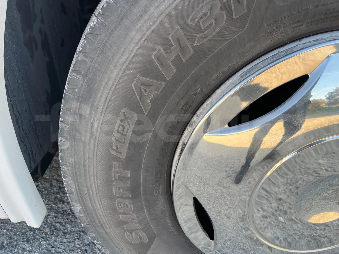 Irizar Scania K380EB - EUR4 - 279kW - 12m - tread condition front tires right