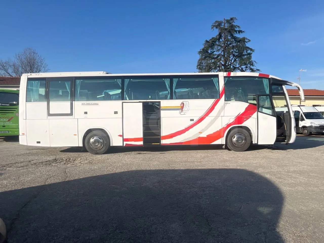 Irizar Scania K380EB - EUR4 - 279kW - 12m - right side doors open