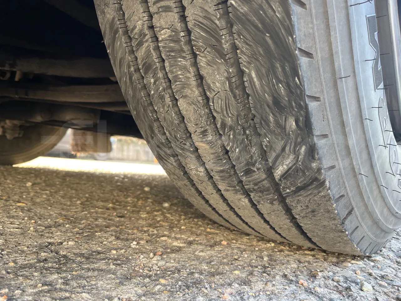 Irizar Scania K380EB - EUR4 - 279kW - 12m - rear left tire photo