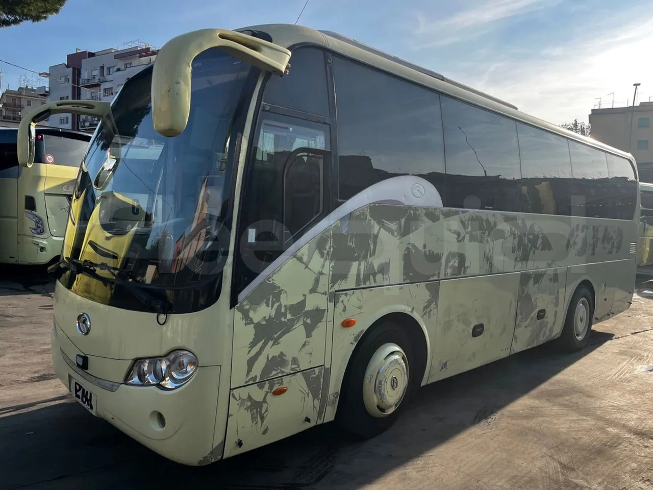 King Long XMQ6900 XMQ6900 - Euro5 - 178kW - 8.995mt - 3/4 front left