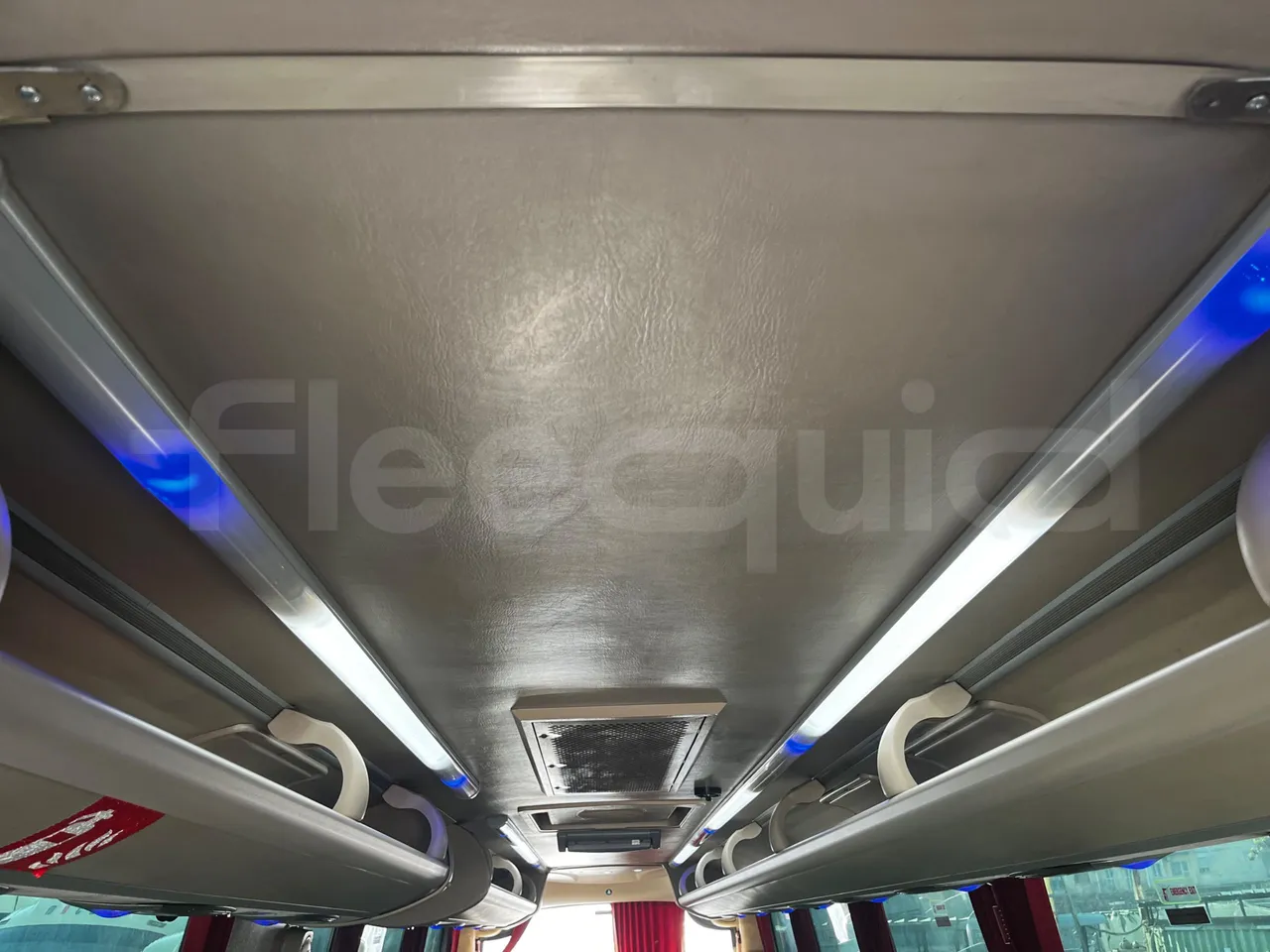 King Long XMQ6900 XMQ6900 - Euro5 - 178kW - 8.995mt - camera accessories photo