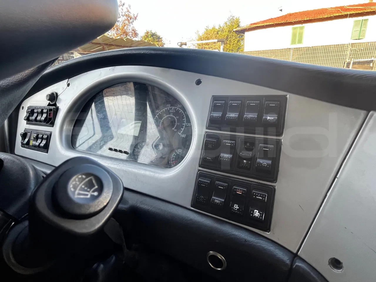 King Long XMQ6900 XMQ6900 - Euro5 - 178kW - 8.995mt - dashboard lights on