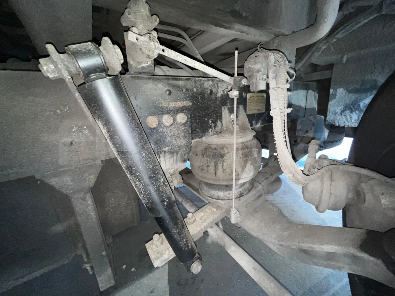 King Long XMQ6900 XMQ6900 - Euro5 - 178kW - 8.995mt - front shock absorbers left