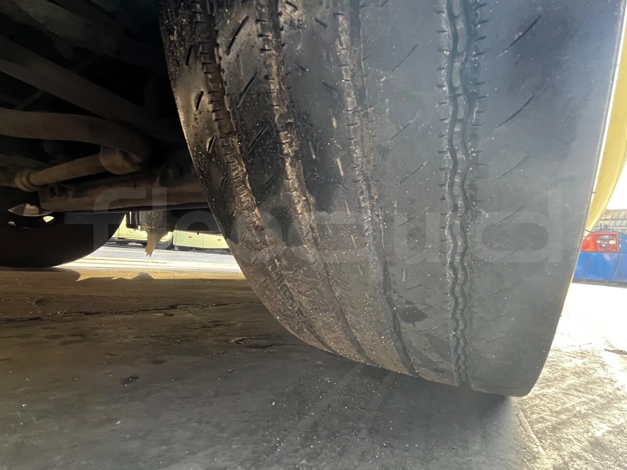 King Long XMQ6900 XMQ6900 - Euro5 - 178kW - 8.995mt - tread condition front tires right