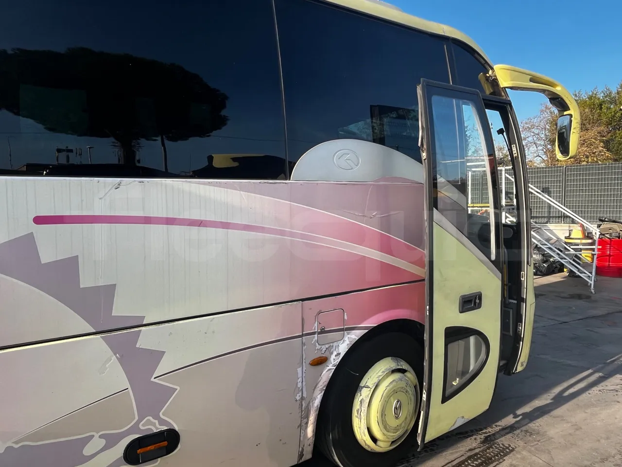 King Long XMQ6900 XMQ6900 - Euro5 - 178kW - 8.995mt - platform open photo