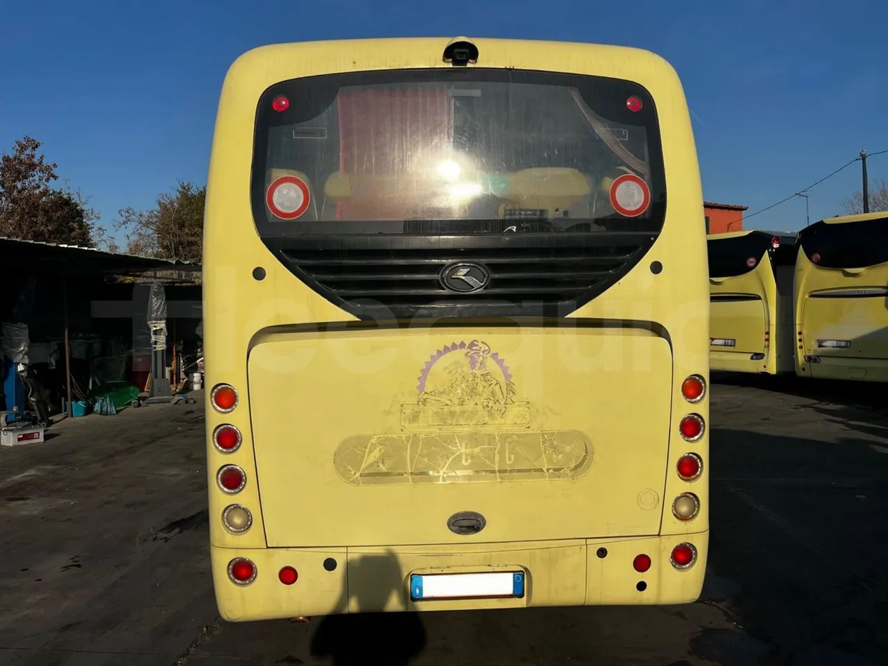 King Long XMQ6900 XMQ6900 - Euro5 - 178kW - 8.995mt - rear hatch closed