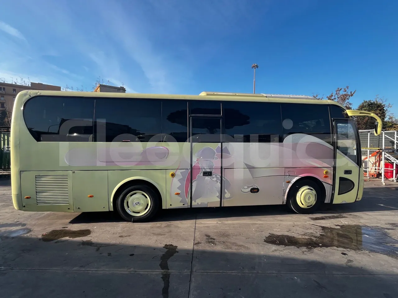 King Long XMQ6900 XMQ6900 - Euro5 - 178kW - 8.995mt - right side doors closed