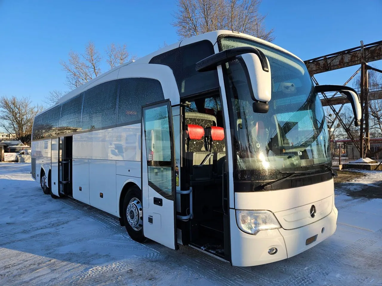 Mercedes-Benz Travego Travego - Euro 6 - 350 kW - 13 mt - 3/4 right front doors open