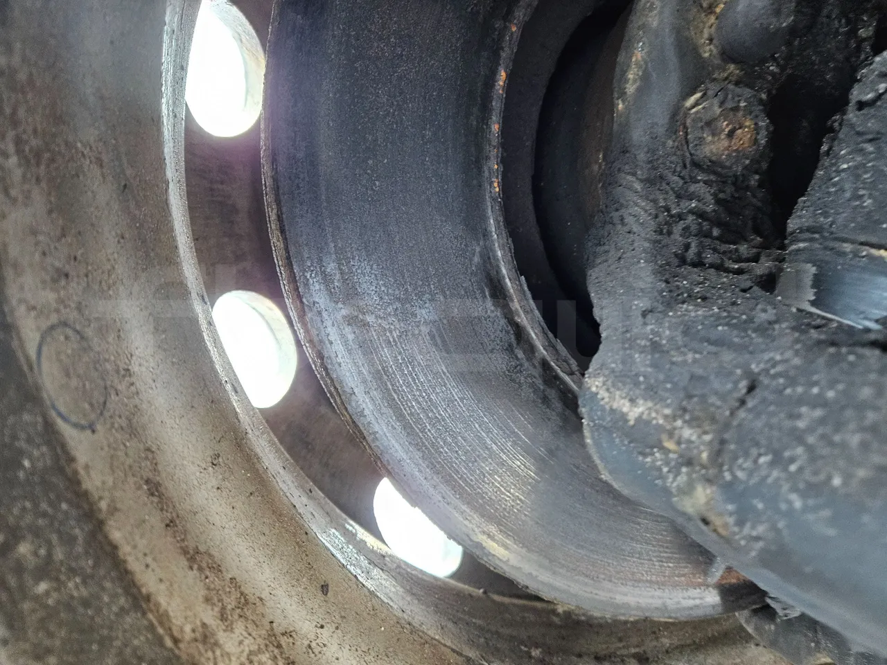 Mercedes-Benz Travego Travego - Euro 6 - 350 kW - 13 mt - front discs left