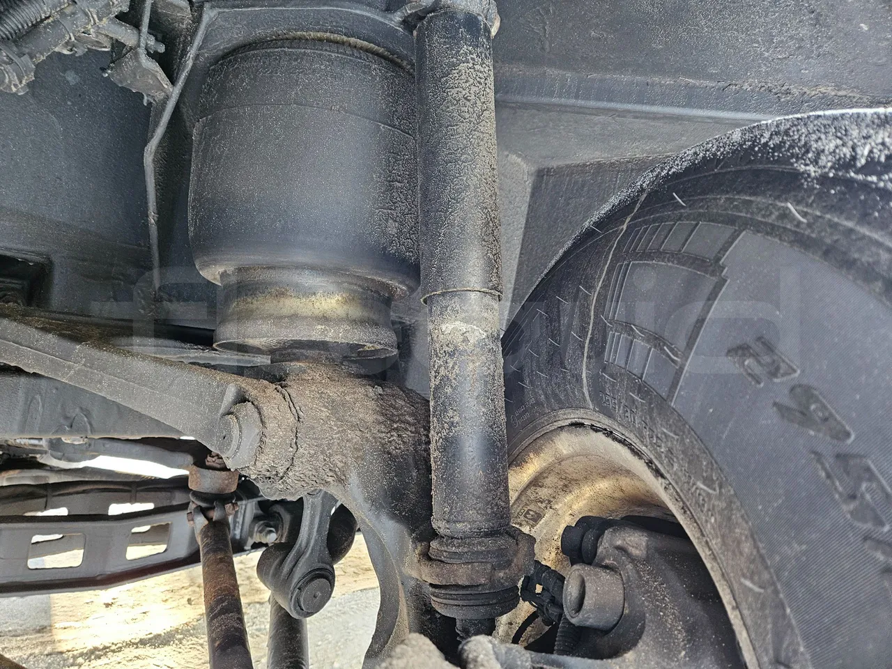 Mercedes-Benz Travego Travego - Euro 6 - 350 kW - 13 mt - front shock absorbers left