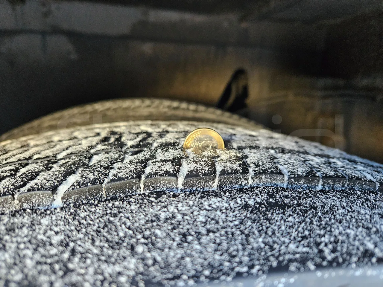 Mercedes-Benz Travego Travego - Euro 6 - 350 kW - 13 mt - tread condition second axle tires right