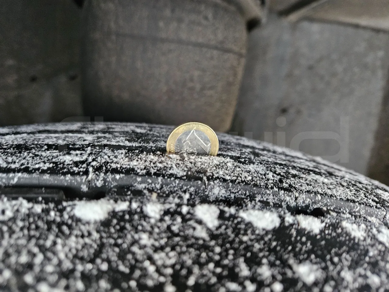 Mercedes-Benz Travego Travego - Euro 6 - 350 kW - 13 mt - tread condition third axle tires left