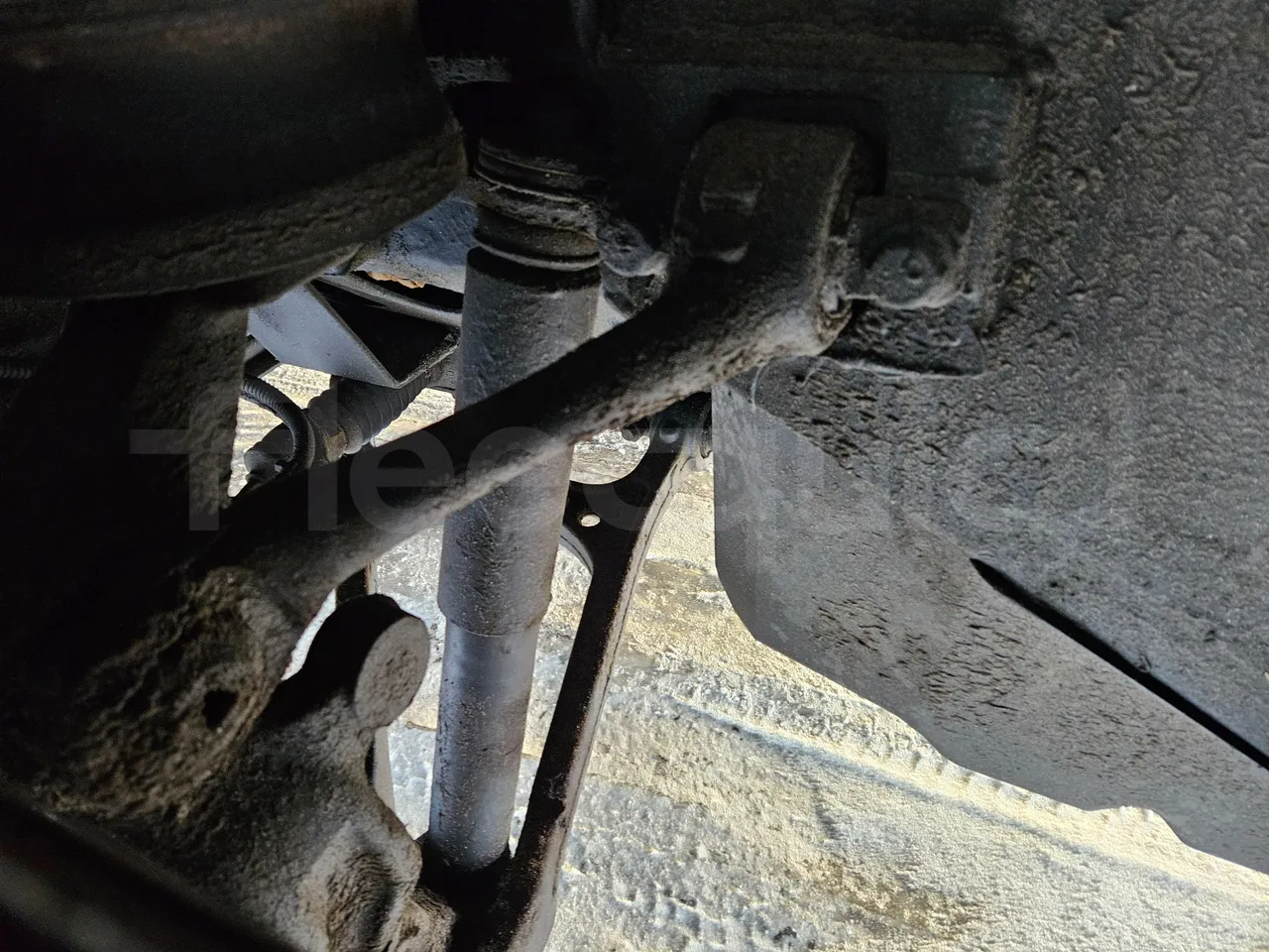 Mercedes-Benz Travego Travego - Euro 6 - 350 kW - 13 mt - axel 3 shock absorbers 1 left