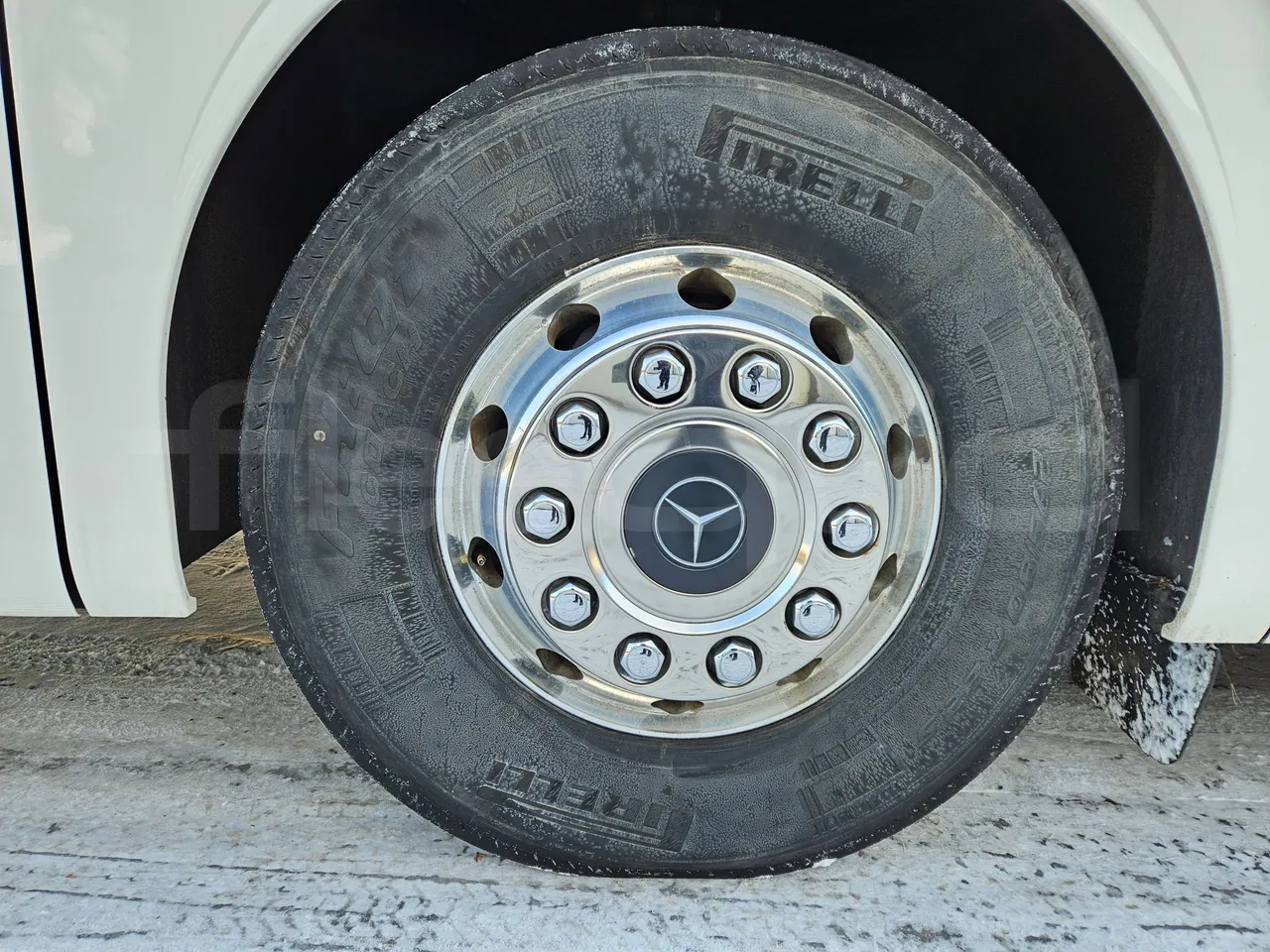 Mercedes-Benz Travego Travego - Euro 6 - 350 kW - 13 mt - front left tire measurements