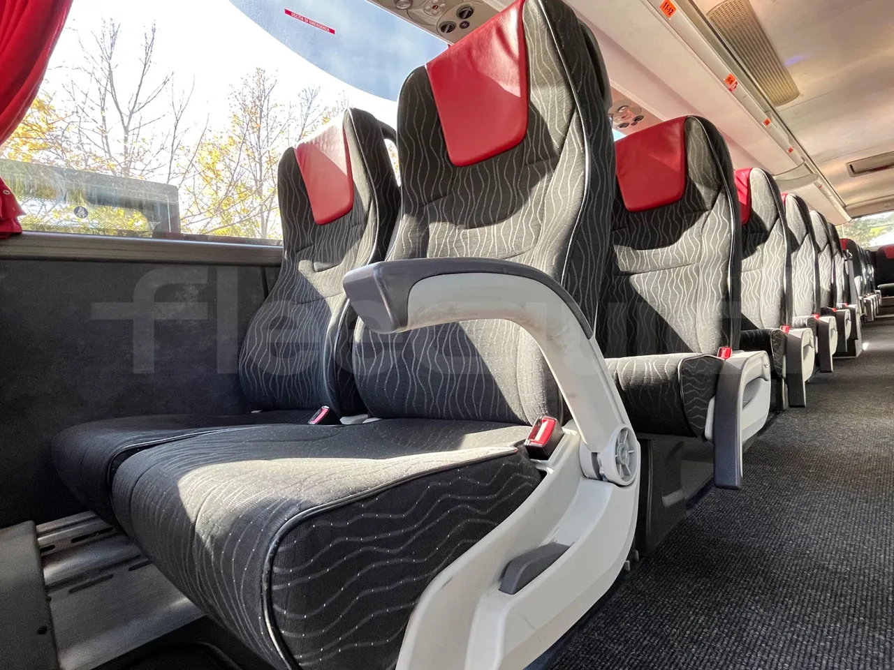 Vdl Futura 501E1 - EUR6 - 320kW - 12.875m - armrest detail photo