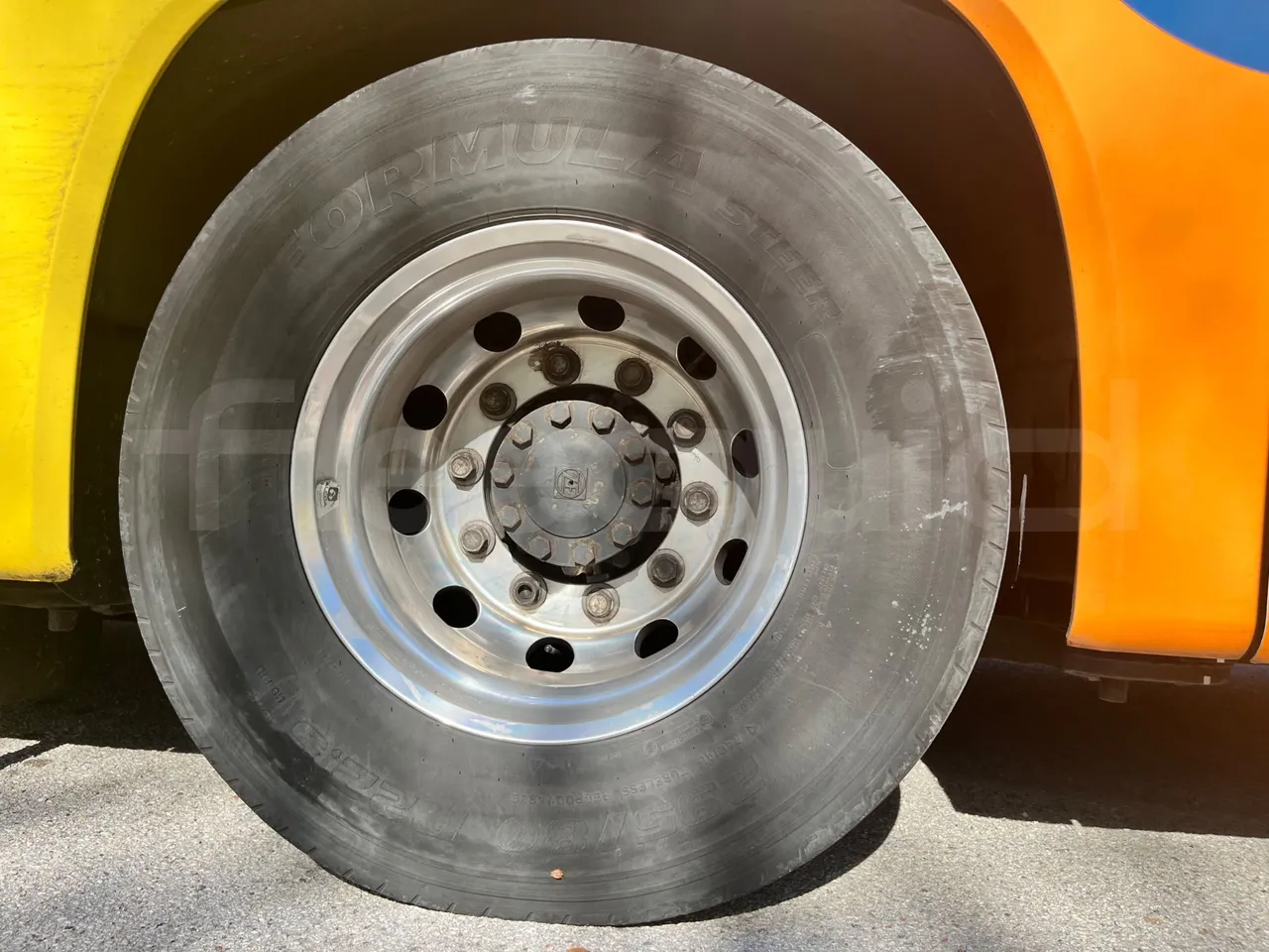 Vdl Futura 501E1 - EUR6 - 320kW - 12.875m - rear left tire photo