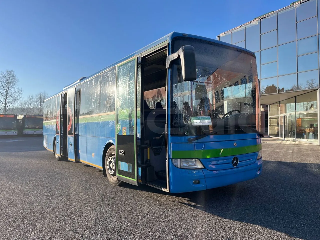 Mercedes-Benz Integro E5 4 - Euro5 - 220kW - 12.140mt - 3/4 right front doors open