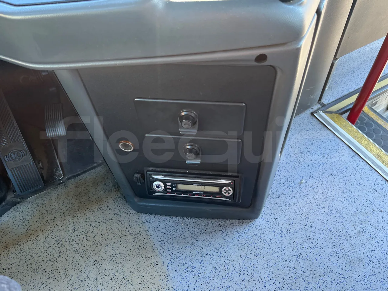 Mercedes-Benz Integro E5 4 - Euro5 - 220kW - 12.140mt - radio accessories photo