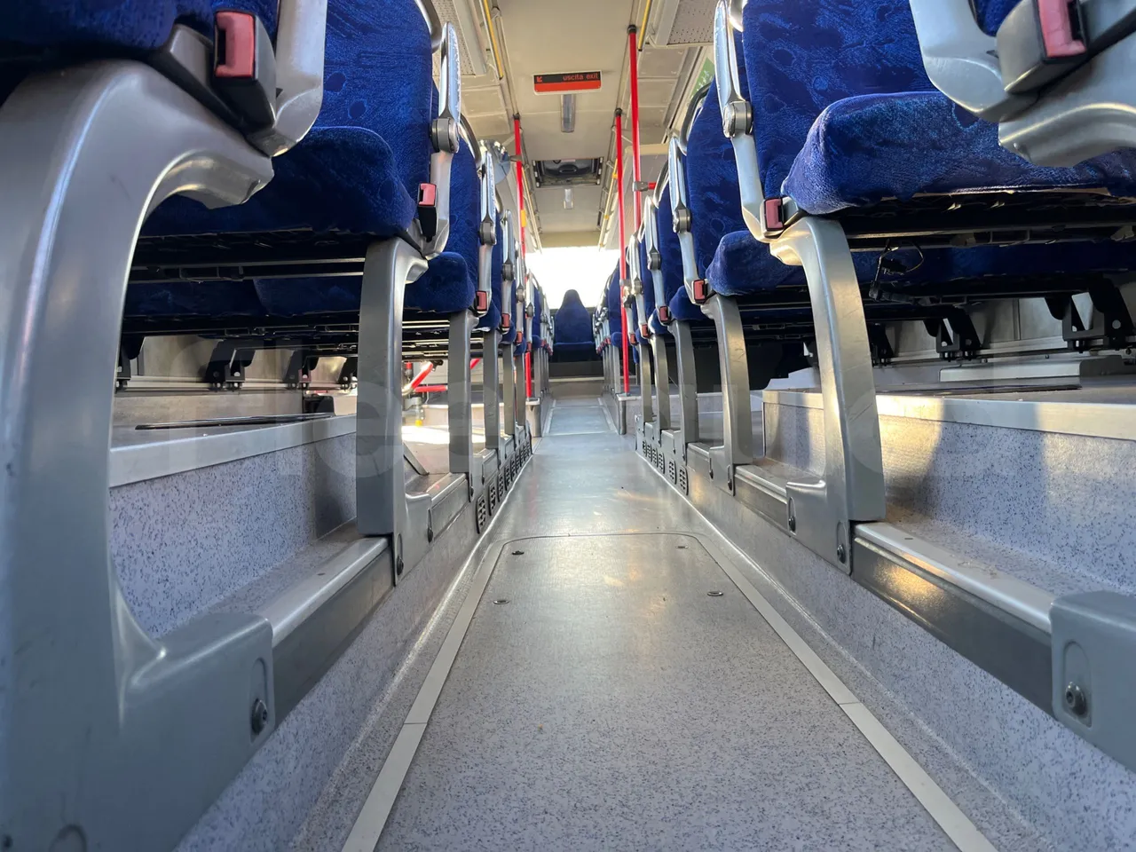 Mercedes-Benz Integro E5 4 - Euro5 - 220kW - 12.140mt - seat brackets photo