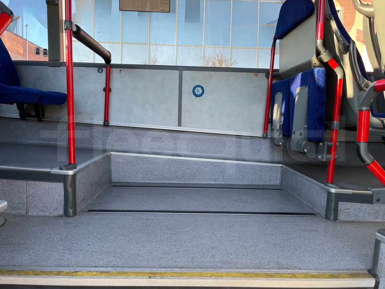 Mercedes-Benz Integro E5 4 - Euro5 - 220kW - 12.140mt - disabled area photo