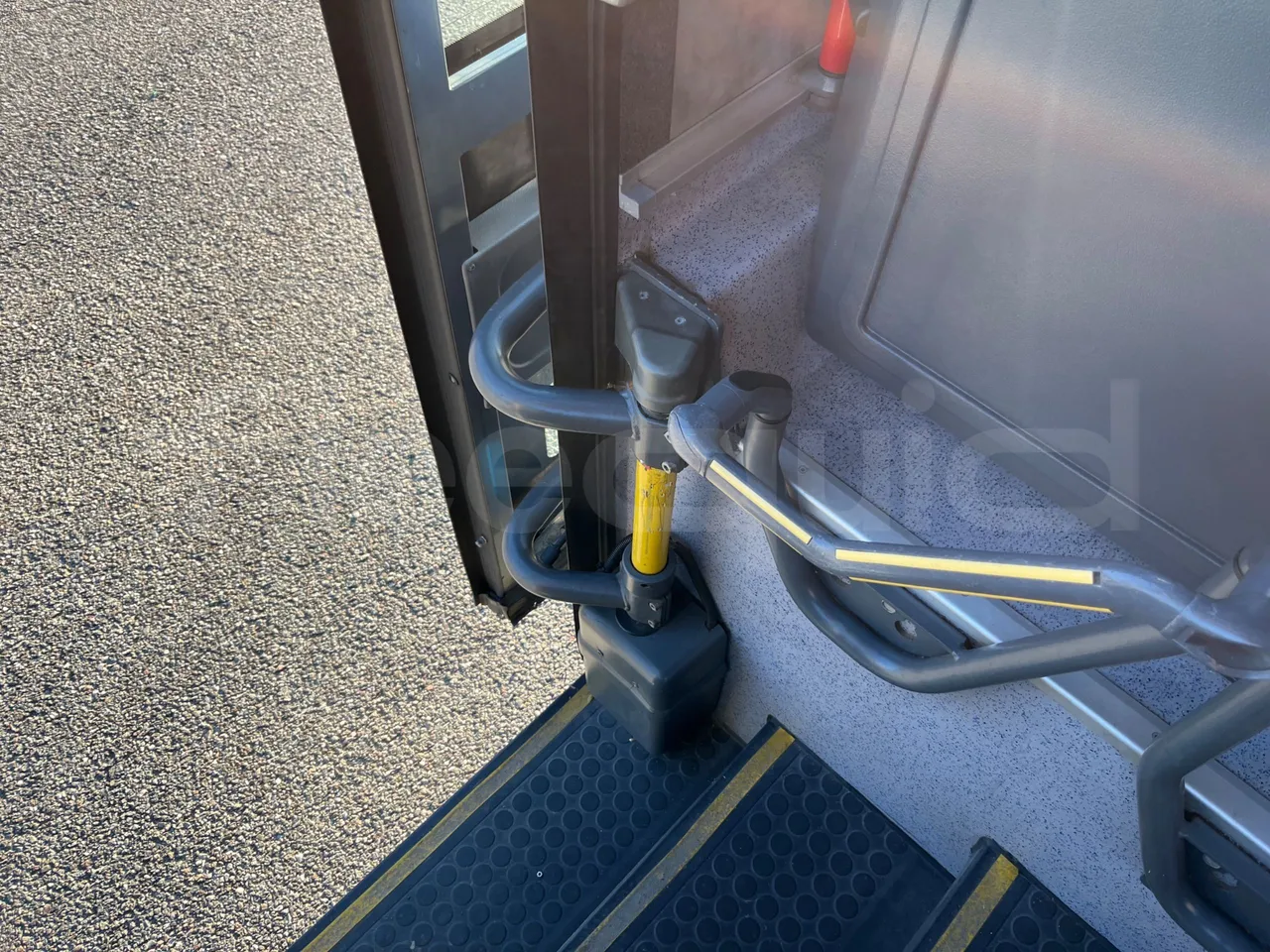 Mercedes-Benz Integro E5 4 - Euro5 - 220kW - 12.140mt - door mechanism photo