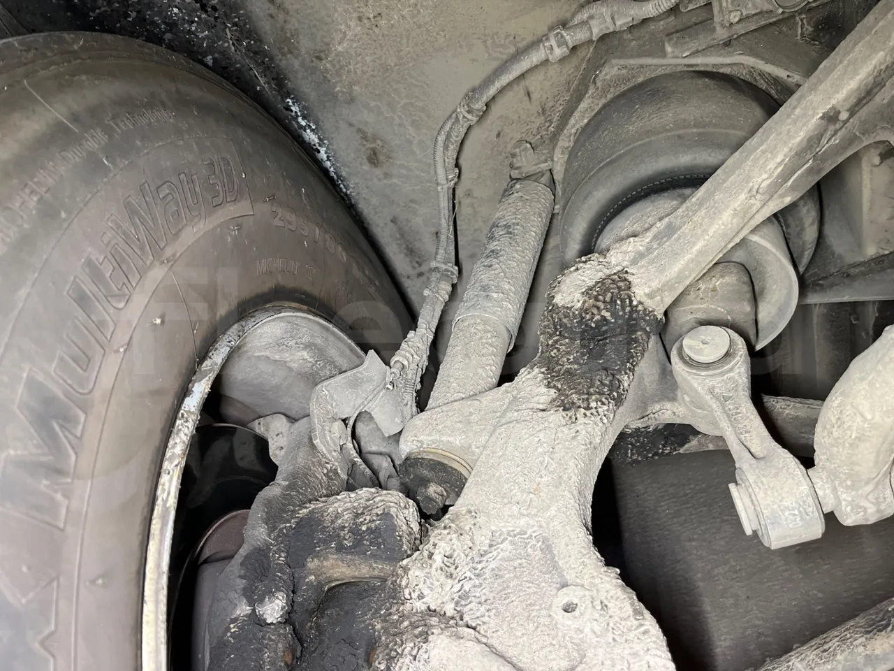 Mercedes-Benz Integro E5 4 - Euro5 - 220kW - 12.140mt - front shock absorbers left