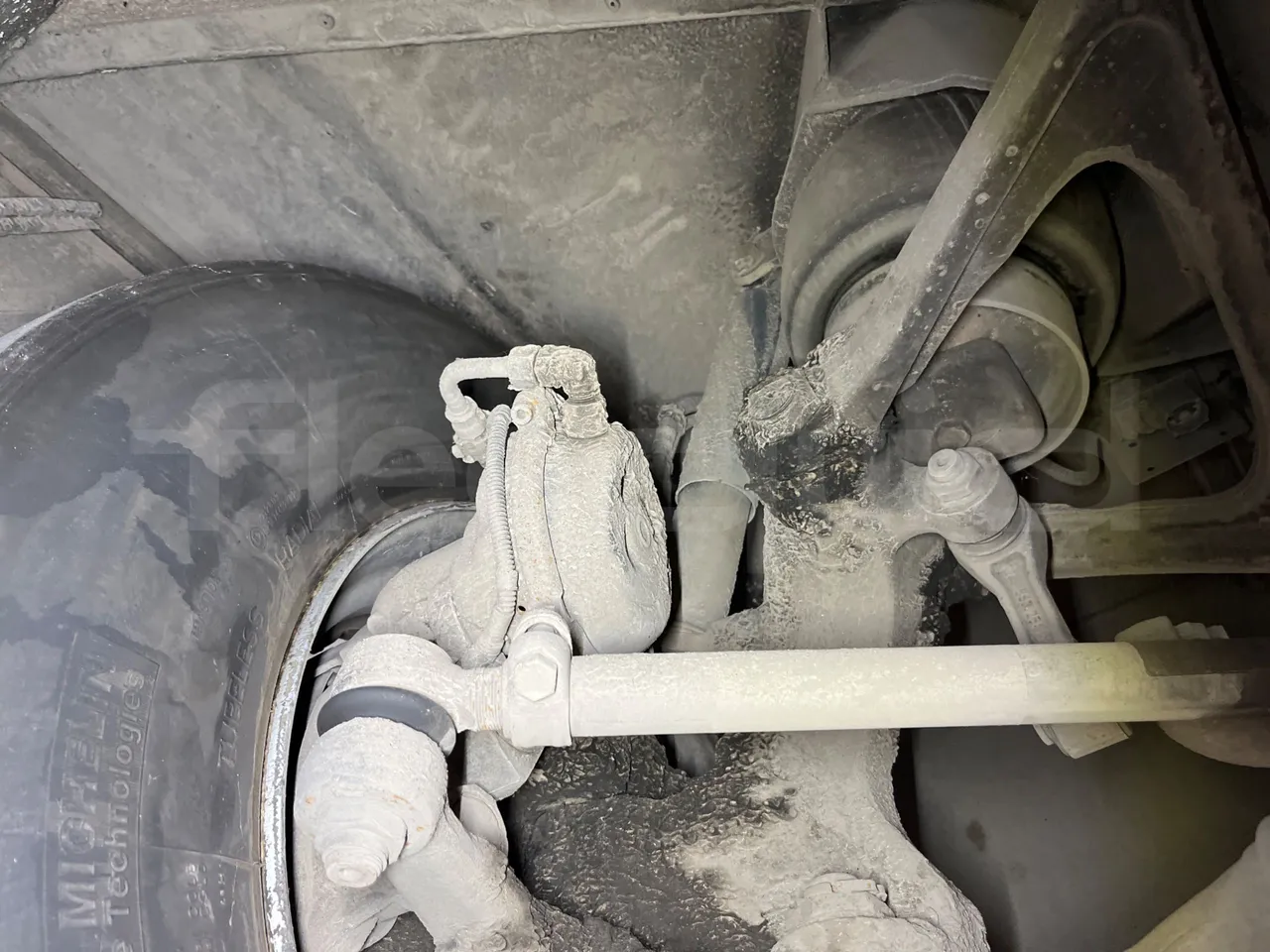 Mercedes-Benz Integro E5 4 - Euro5 - 220kW - 12.140mt - front shock absorbers right