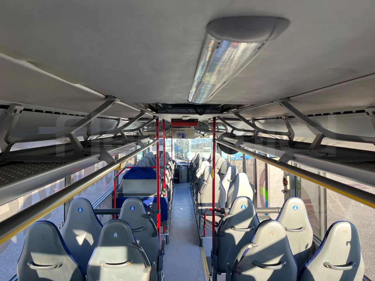 Mercedes-Benz Integro E5 4 - Euro5 - 220kW - 12.140mt - overhead compartments photo