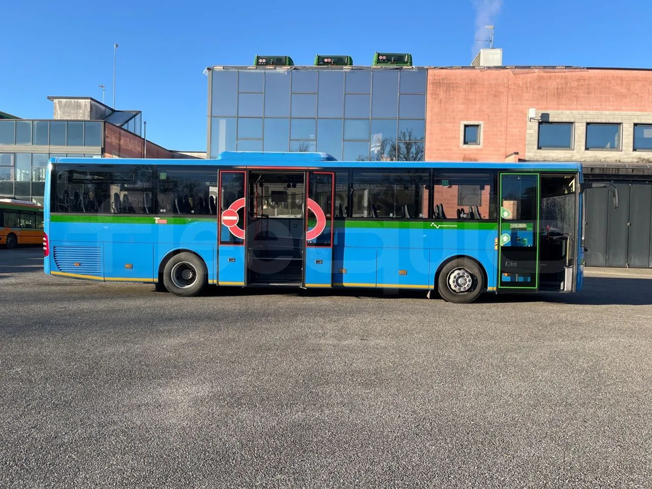 Mercedes-Benz Integro E5 4 - Euro5 - 220kW - 12.140mt - right side doors open