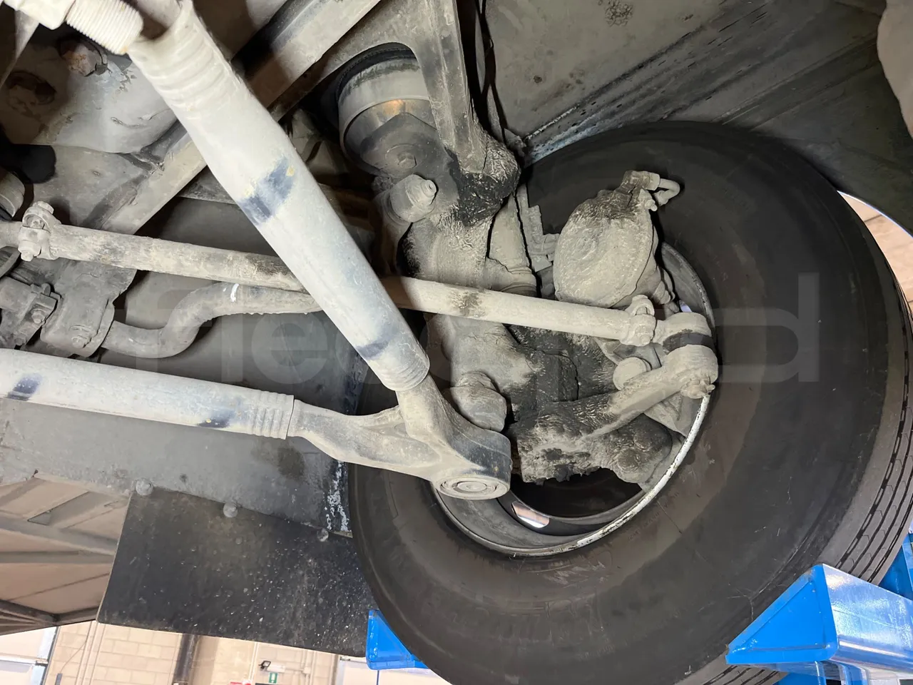 Mercedes-Benz Integro E5 4 - Euro5 - 220kW - 12.140mt - front axle left side