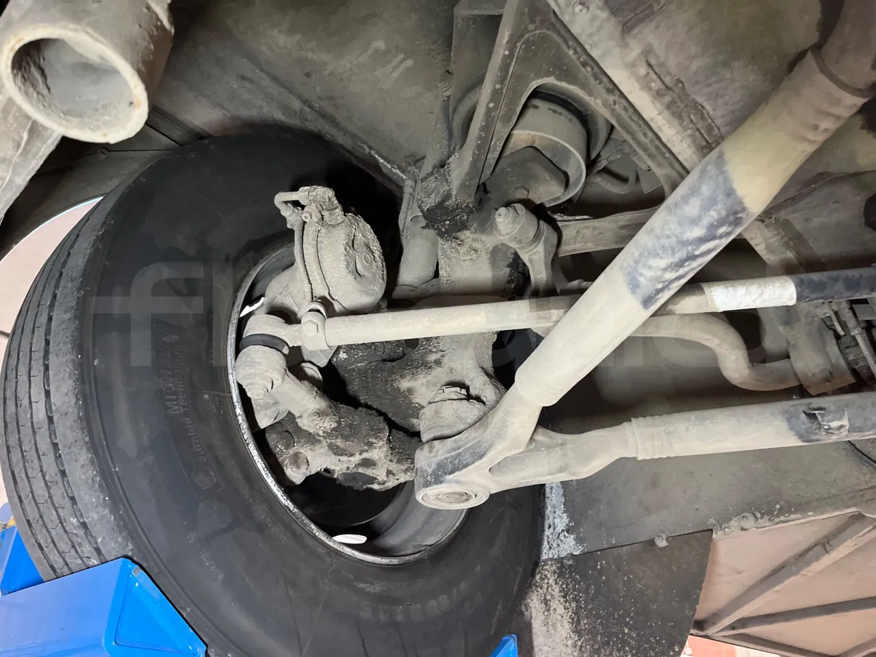 Mercedes-Benz Integro E5 4 - Euro5 - 220kW - 12.140mt - front axle right side