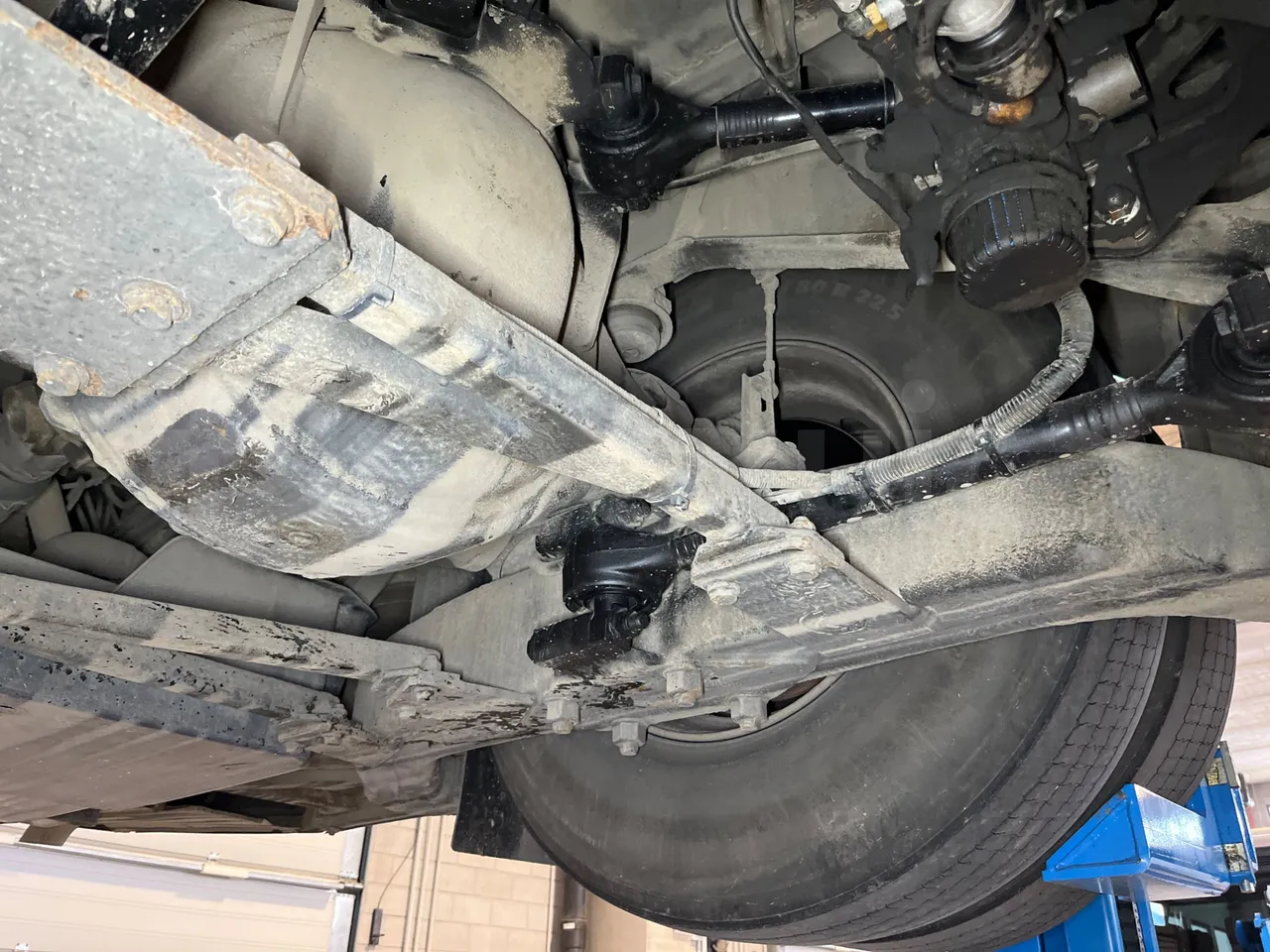 Mercedes-Benz Integro E5 4 - Euro5 - 220kW - 12.140mt - axle 3 left side