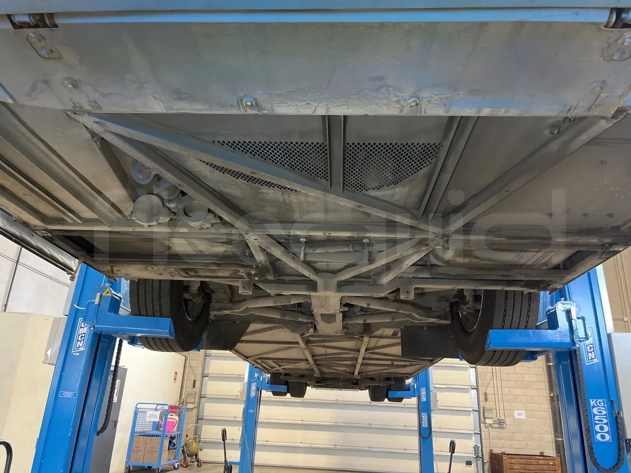 Mercedes-Benz Integro E5 4 - Euro5 - 220kW - 12.140mt - front undercarriage from front