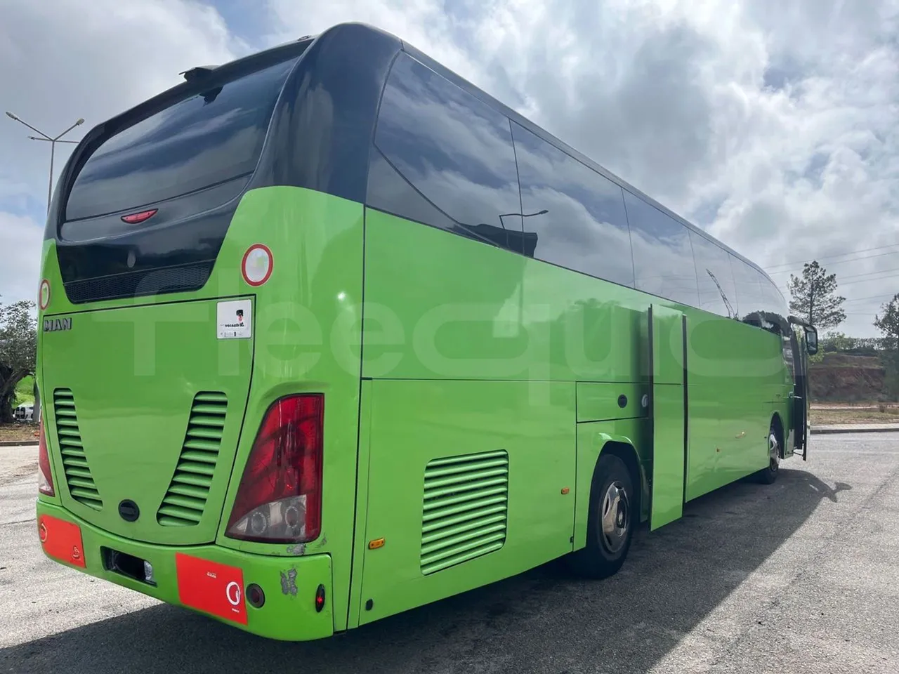 Man Lion's Coach JOACZ - Euro6 - 309kW - 12.101mt - 3/4 right rear doors open