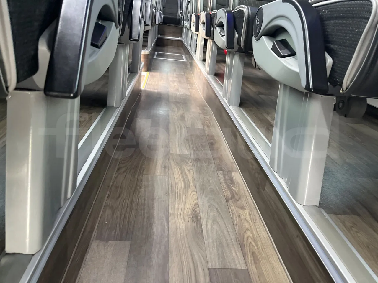 Man Lion's Coach JOACZ - Euro6 - 309kW - 12.101mt - seat brackets photo