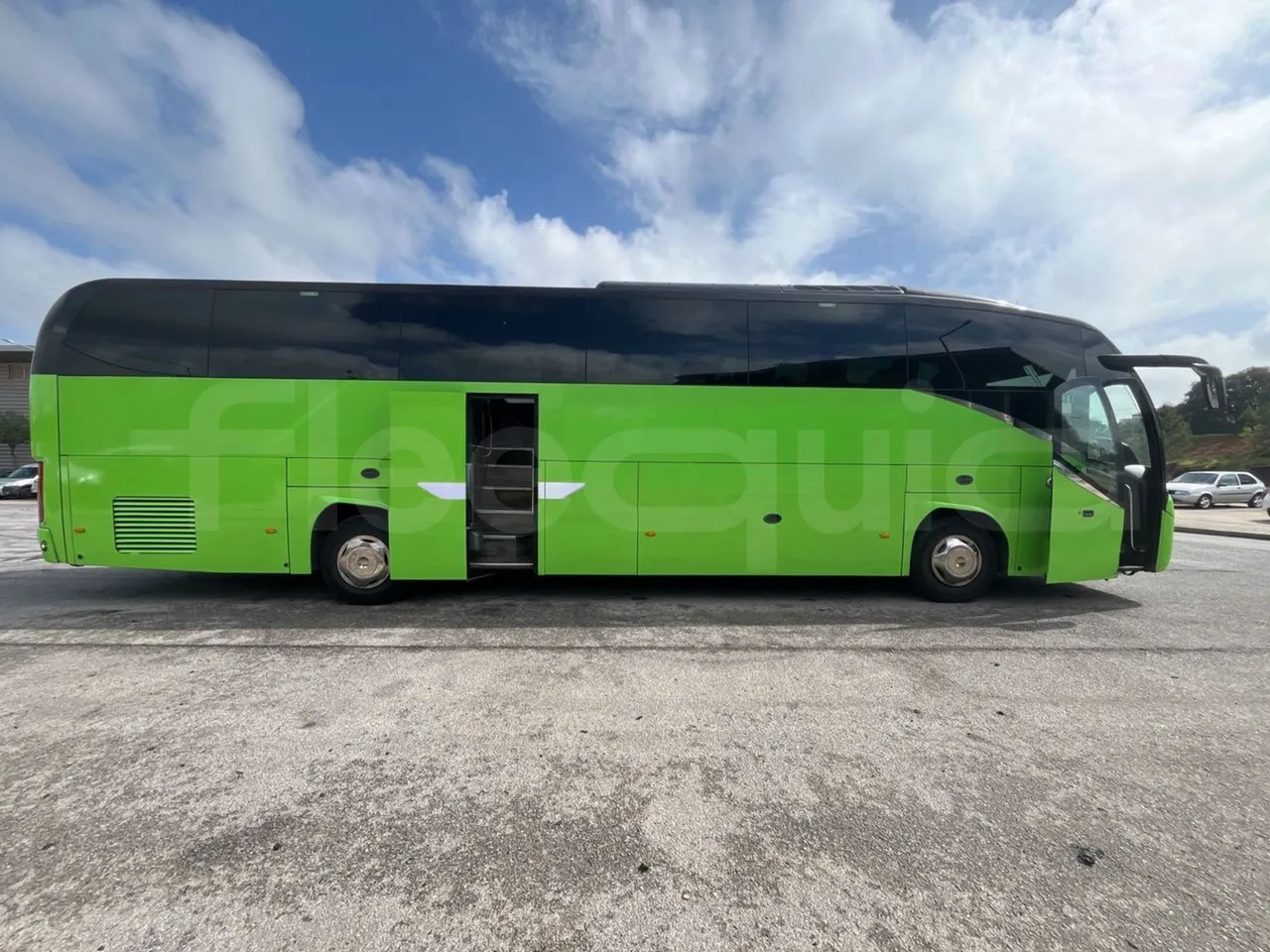 Man Lion's Coach JOACZ - Euro6 - 309kW - 12.101mt - right side doors open