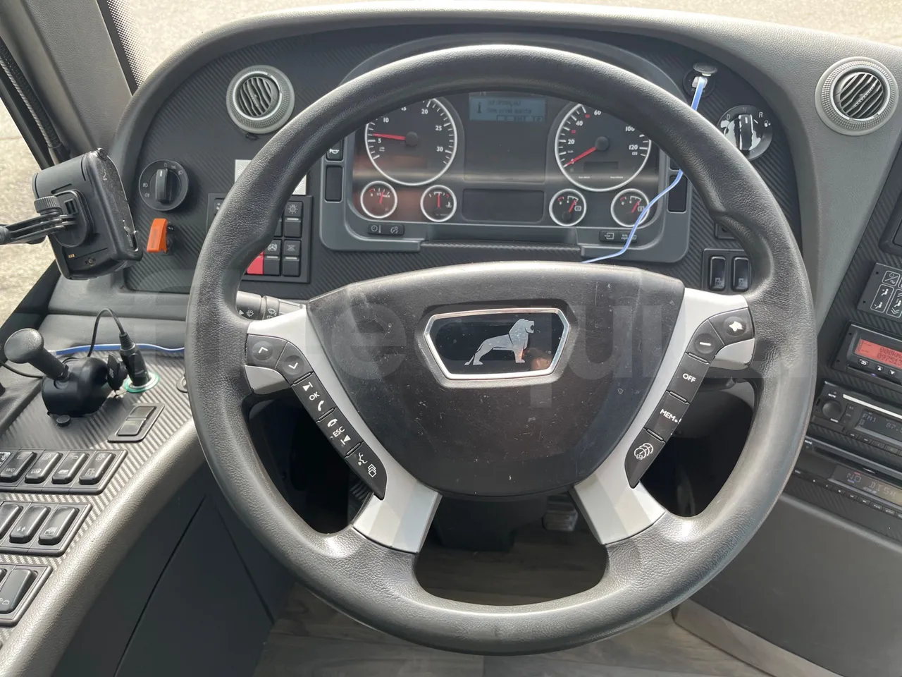 Man Lion's Coach JOACZ - Euro6 - 309kW - 12.101mt - steering wheel photo