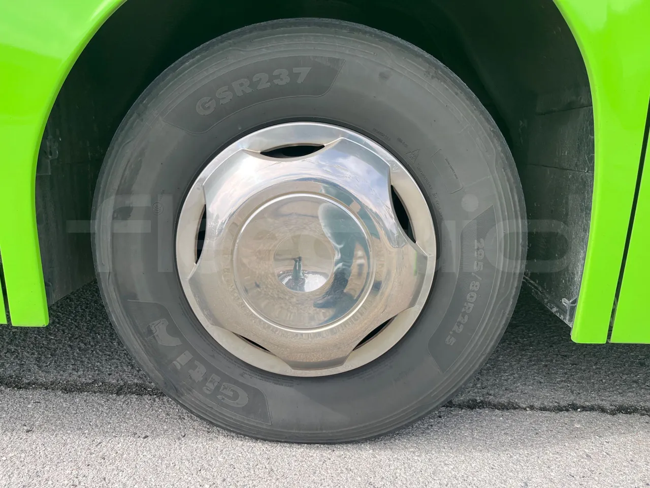 Man Lion's Coach JOACZ - Euro6 - 309kW - 12.101mt - front left tire measurements