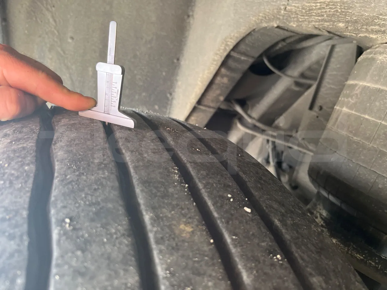 Man Lion's Coach JOACZ - Euro6 - 309kW - 12.101mt - rear left tire photo