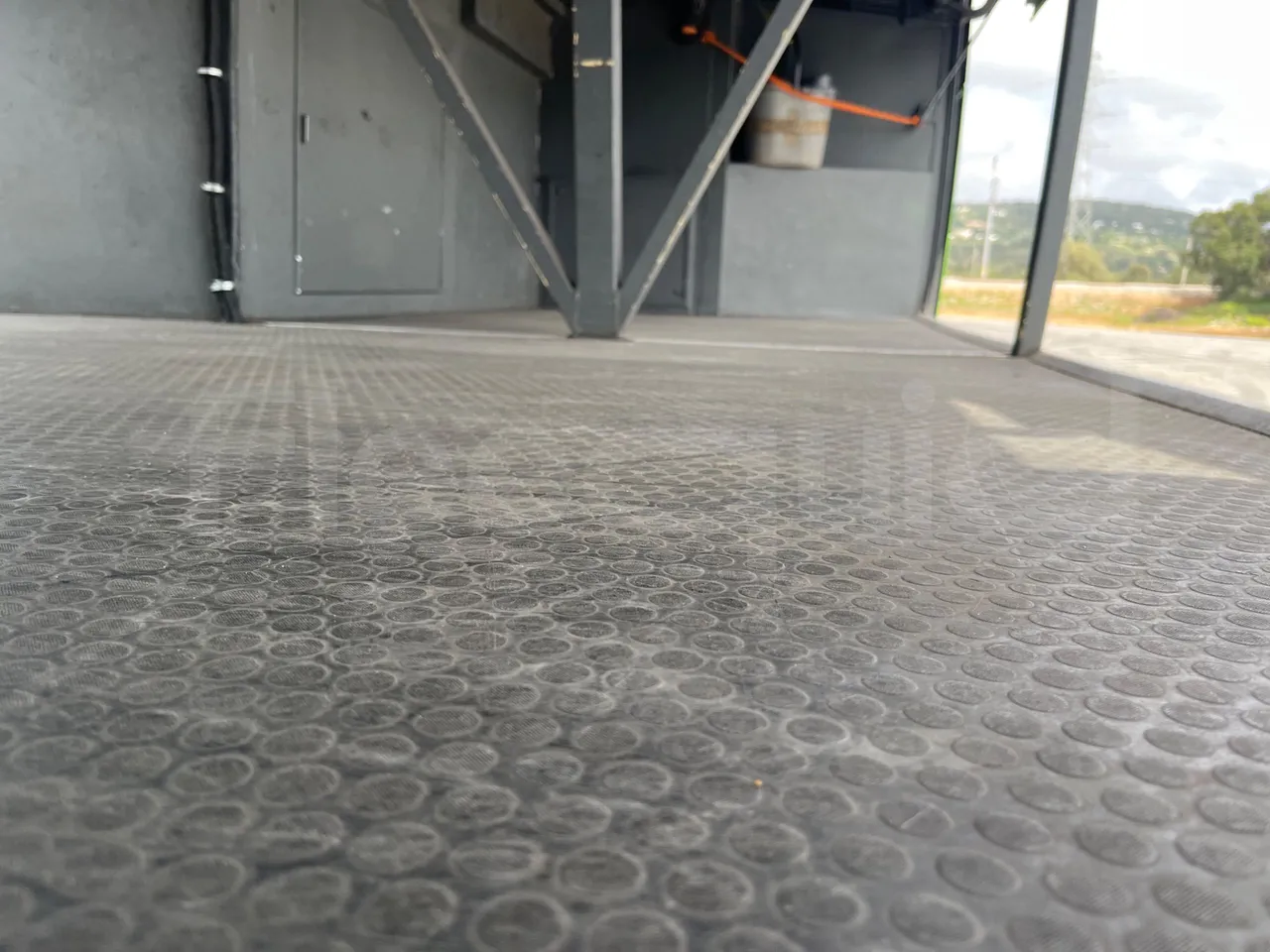 Man Lion's Coach JOACZ - Euro6 - 309kW - 12.101mt - under carpet photo