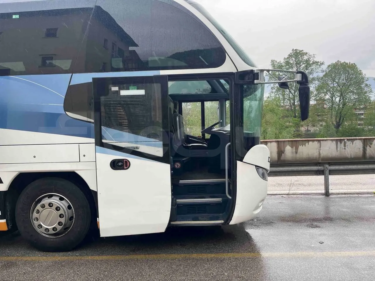 Neoplan Cityliner P14 - Euro6 - 324kW - 12.240mt - front door 1 open