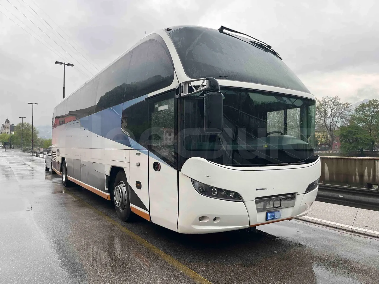 Neoplan Cityliner P14 - Euro6 - 324kW - 12.240mt - 3/4 front right doors