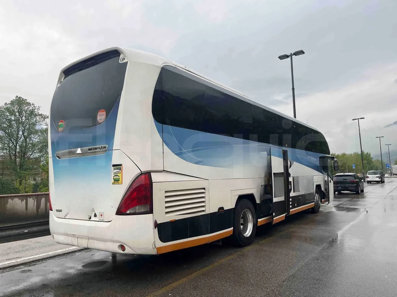 Neoplan Cityliner P14 - Euro6 - 324kW - 12.240mt - 3/4 right rear doors open