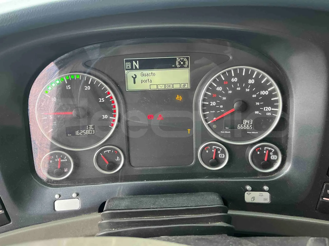 Neoplan Cityliner P14 - Euro6 - 324kW - 12.240mt - dashboard lights on