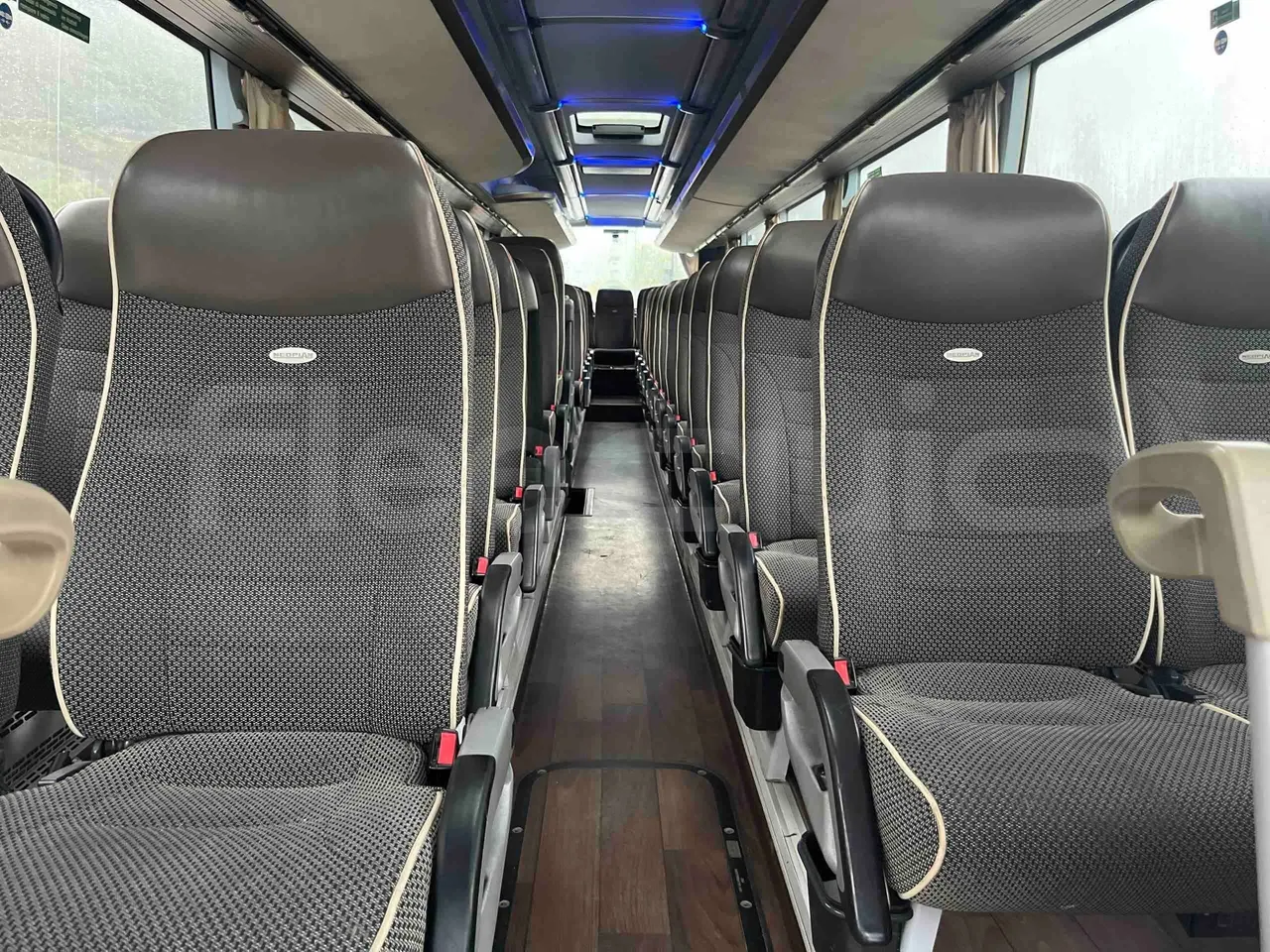 Neoplan Cityliner P14 - Euro6 - 324kW - 12.240mt - handrails photo
