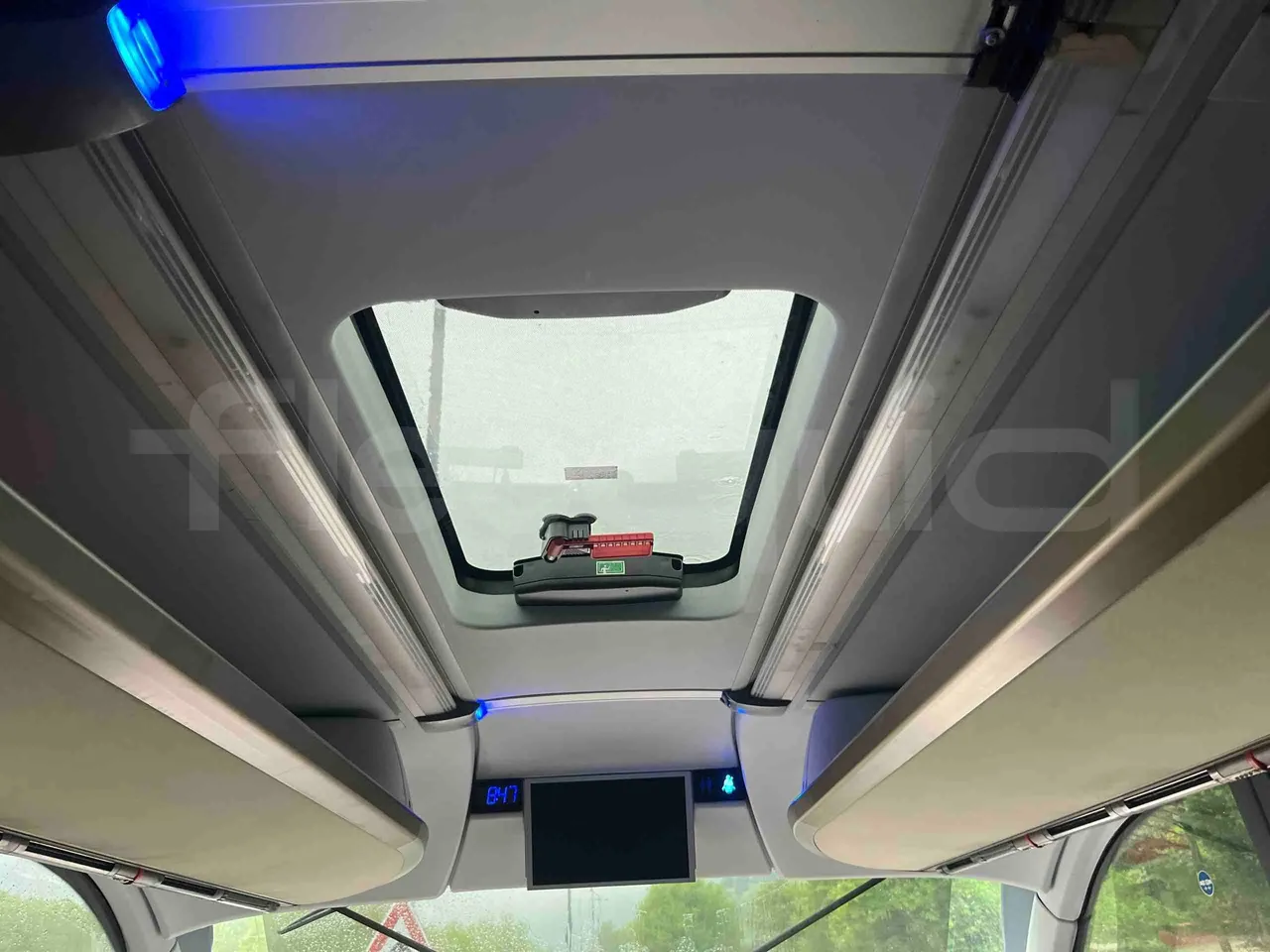 Neoplan Cityliner P14 - Euro6 - 324kW - 12.240mt - roof hatch 2